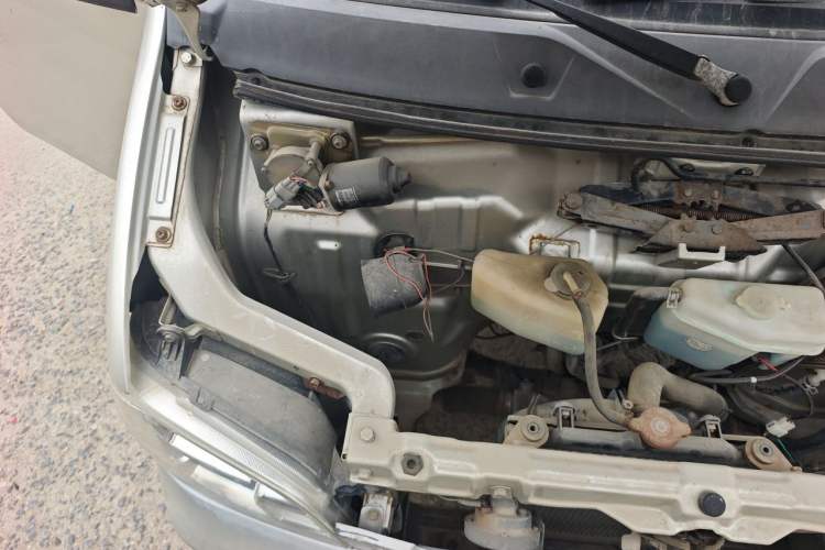 Used Wuling Zhiguang 2013 1.0L Practical Version Engine Bay Right