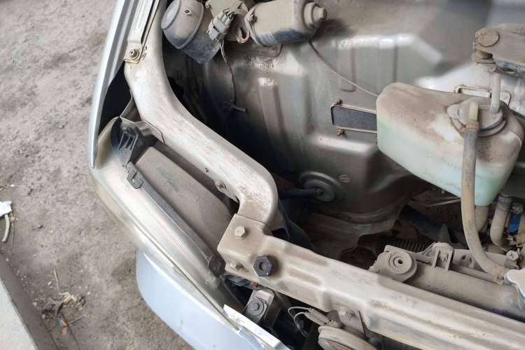 Used Wuling Zhiguang 2013 1.0L Practical Version Engine Bay Right