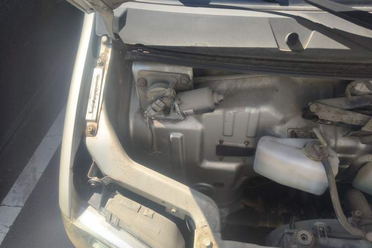 Used Wuling Zhiguang 2013 1.0L Practical Version Engine Bay Right