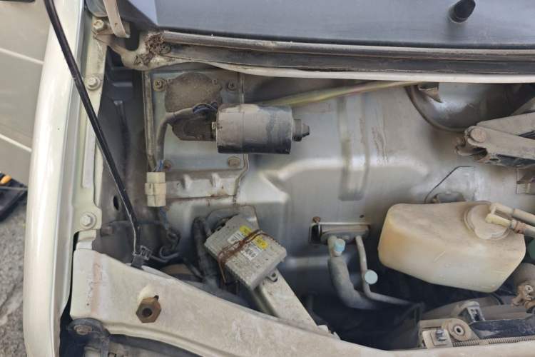 Used Wuling Zhiguang 2013 1.0L Practical Version Engine Bay Right