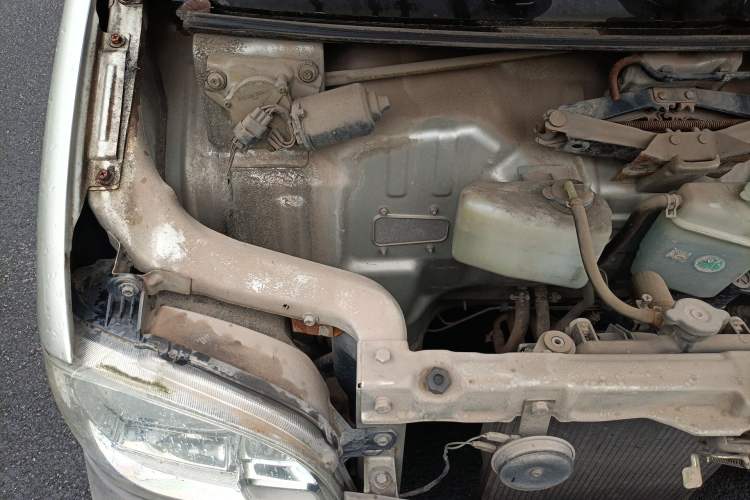 Used Wuling Zhiguang 2013 1.0L Practical Version Engine Bay Right