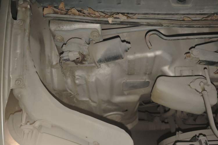 Used Wuling Zhiguang 2013 1.0L Practical Version Engine Bay Right