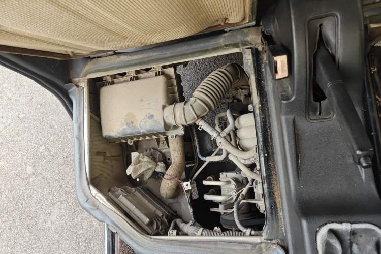 Used Wuling Zhiguang 2013 1.0L Practical Version Engine Bay Right