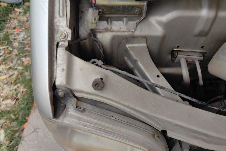 Used Wuling Zhiguang 2013 1.0L Practical Version Engine Bay Right