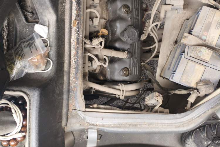 Used Wuling Zhiguang 2013 1.0L Base Version Engine Bay Right
