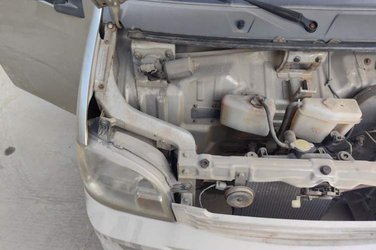 Used Wuling Zhiguang 2013 1.0L Practical Version Engine Bay Right