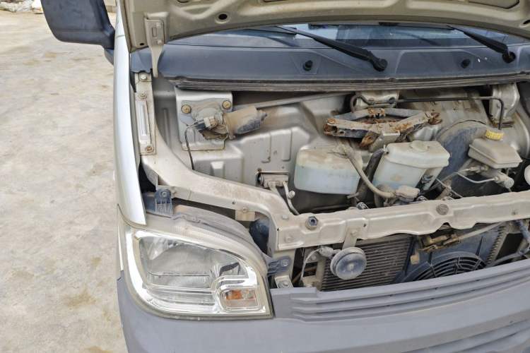 Used Wuling Zhiguang 2013 1.0L Practical Version Engine Bay Right