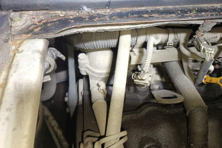 Used Wuling Zhiguang 2013 1.0L Practical Version Engine Bay Right