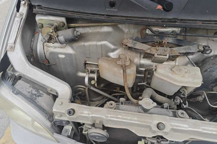 Used Wuling Zhiguang 2013 1.0L Practical Version Engine Bay Right