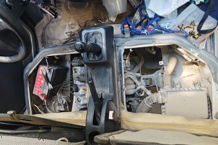 Used Wuling Zhiguang 2013 1.0L Practical Version Engine Bay