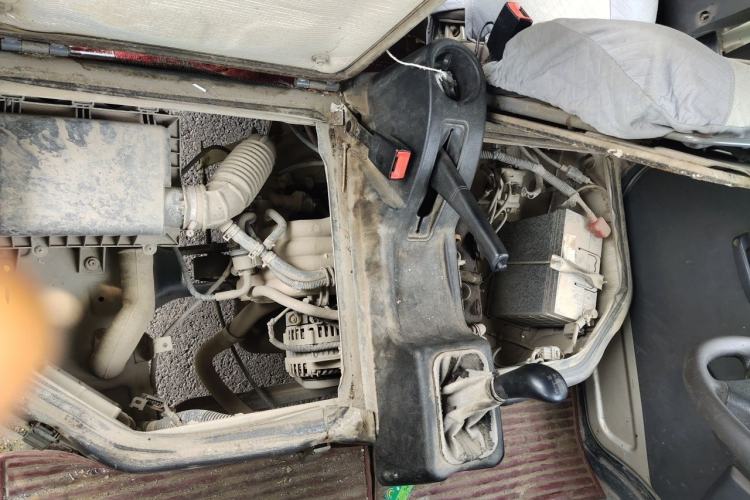 Used Wuling Zhiguang 2013 1.0L Practical Version Engine Bay