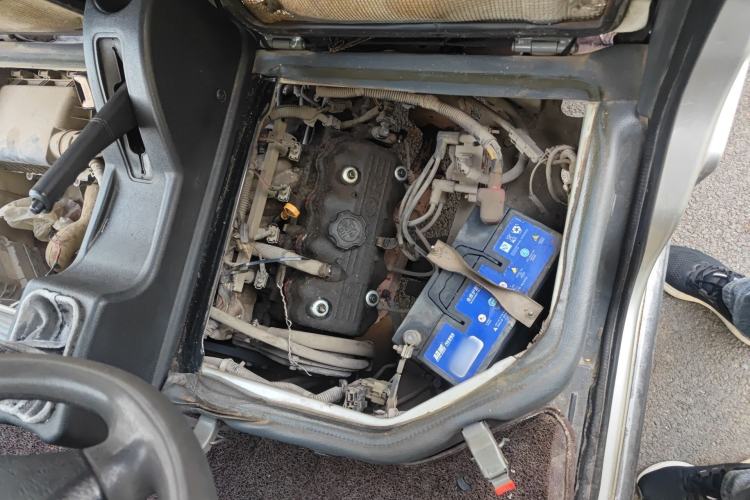 Used Wuling Zhiguang 2013 1.0L Practical Version Engine Bay