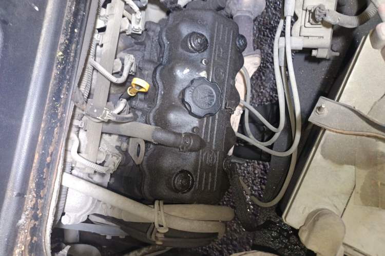 Used Wuling Zhiguang 2013 1.0L Practical Version Engine Bay