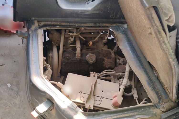 Used Wuling Zhiguang 2013 1.0L Practical Version Engine Bay