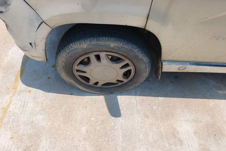 Used Wuling Zhiguang 2013 1.0L Practical Version Left Front Wheel Hub