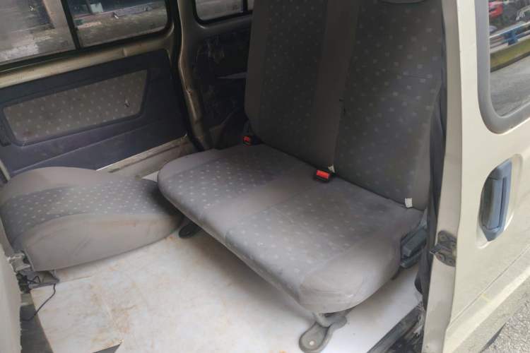 Used Wuling Zhiguang 2013 1.0L Practical Version Left Rear Seat