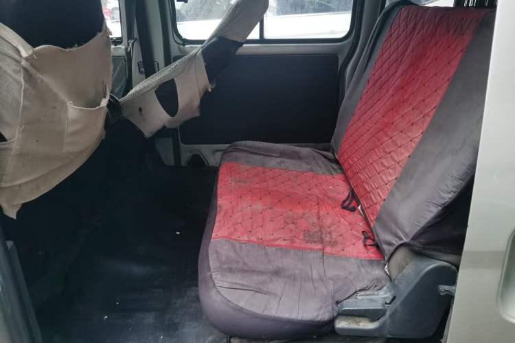Used Wuling Zhiguang 2013 1.0L Practical Version Left Rear Seat