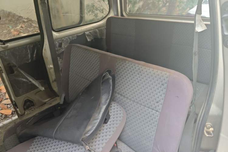 Used Wuling Zhiguang 2013 1.0L Practical Version Left Rear Seat