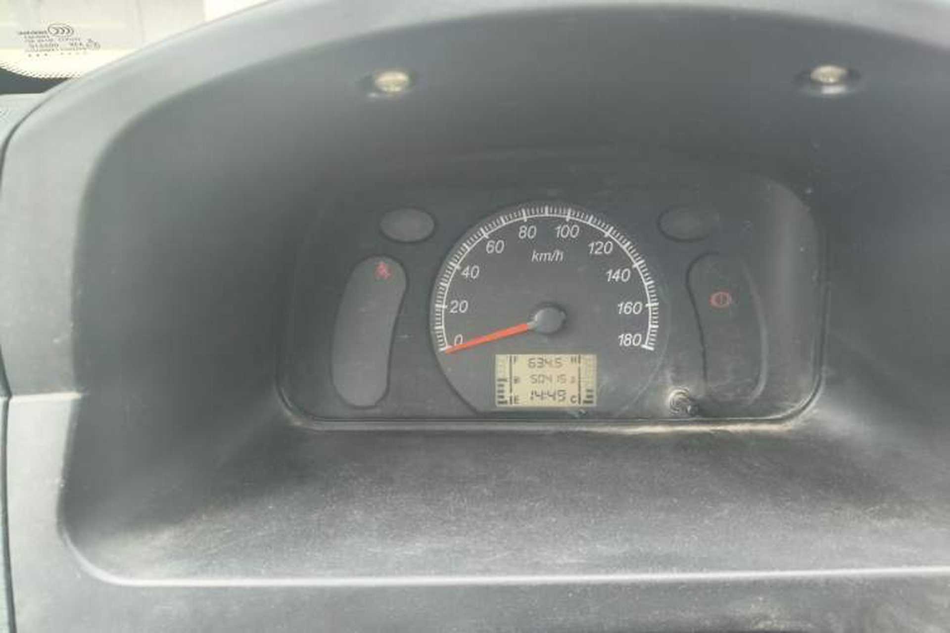Used Wuling Zhiguang 2013 1.0L Practical Version Odometer Close Up