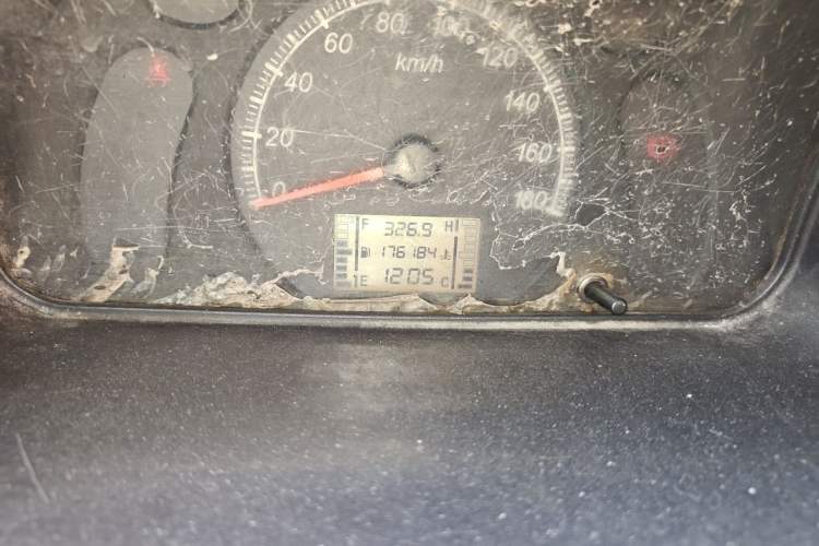 Used Wuling Zhiguang 2013 1.0L Practical Version Odometer Close Up