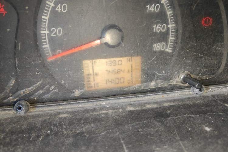 Used Wuling Zhiguang 2013 1.0L Practical Version Odometer Close Up