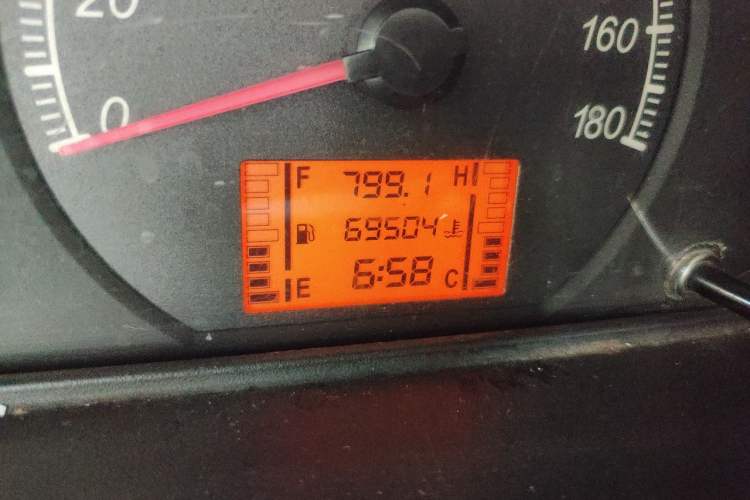Used Wuling Zhiguang 2013 1.0L Base Version Odometer Close Up
