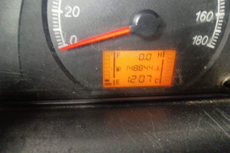 Used Wuling Zhiguang 2013 1.0L Practical Version Odometer Close Up