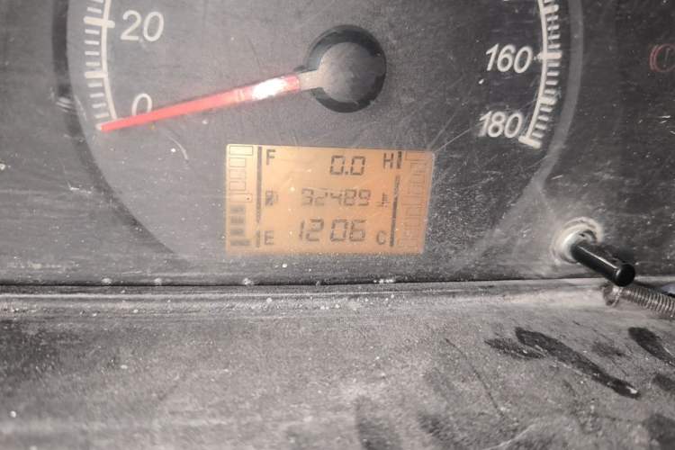 Used Wuling Zhiguang 2013 1.0L Practical Version Odometer Close Up