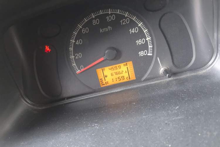 Used Wuling Zhiguang 2013 1.0L Base Version Odometer Close Up