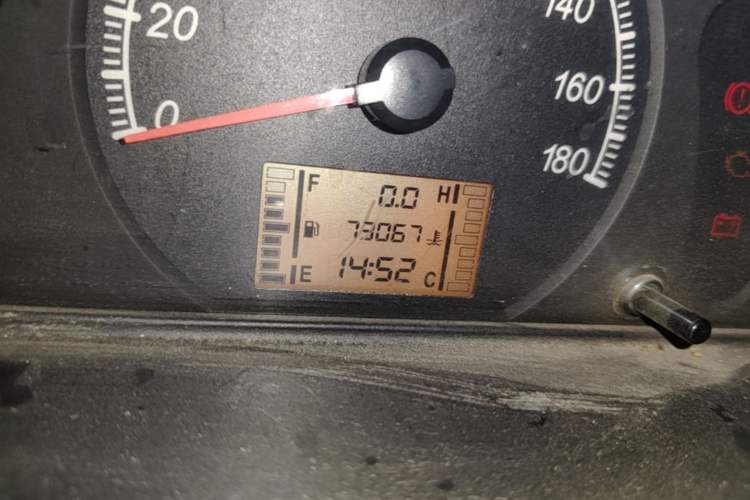 Used Wuling Zhiguang 2013 1.0L Base Version Odometer Close Up