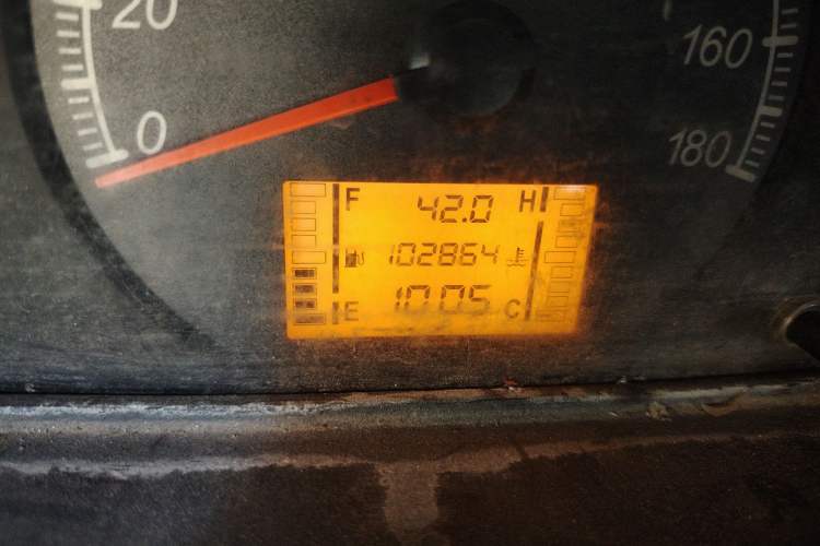 Used Wuling Zhiguang 2013 1.0L Practical Version Odometer Close Up