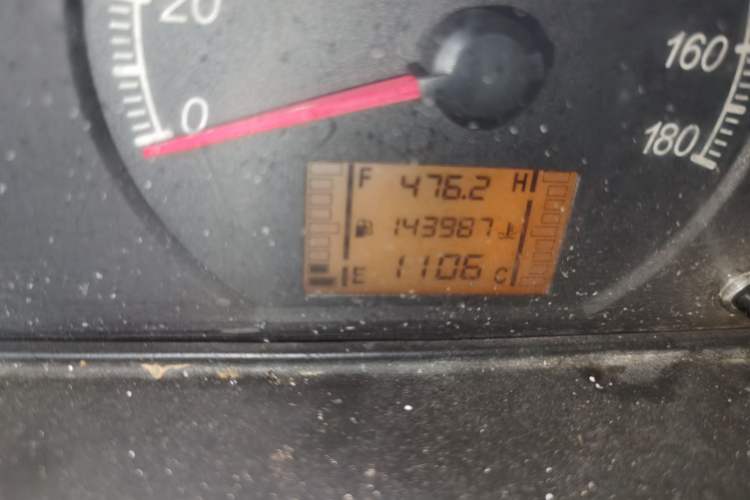 Used Wuling Zhiguang 2013 1.0L Practical Version Odometer Close Up