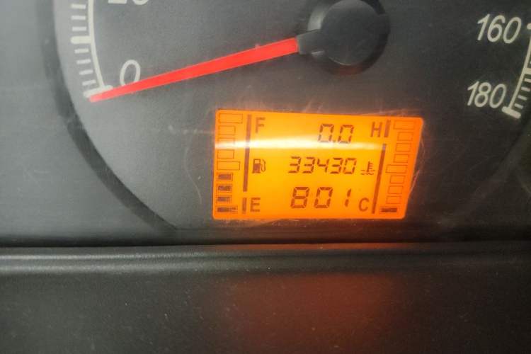 Used Wuling Zhiguang 2013 1.0L Practical Version Odometer Close Up