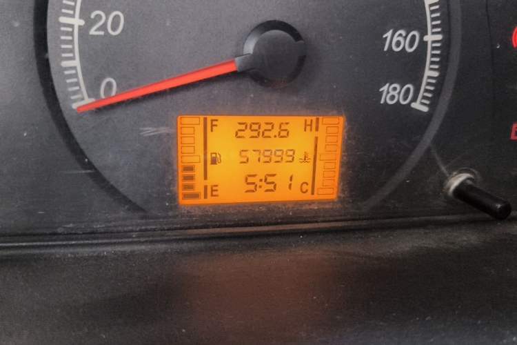 Used Wuling Zhiguang 2013 1.0L Practical Version Odometer Close Up