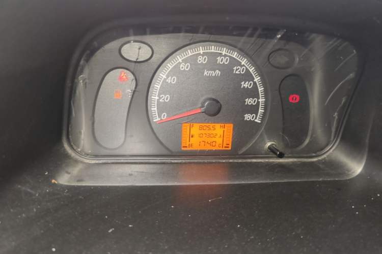 Used Wuling Zhiguang 2013 1.0L Practical Version Odometer Close Up