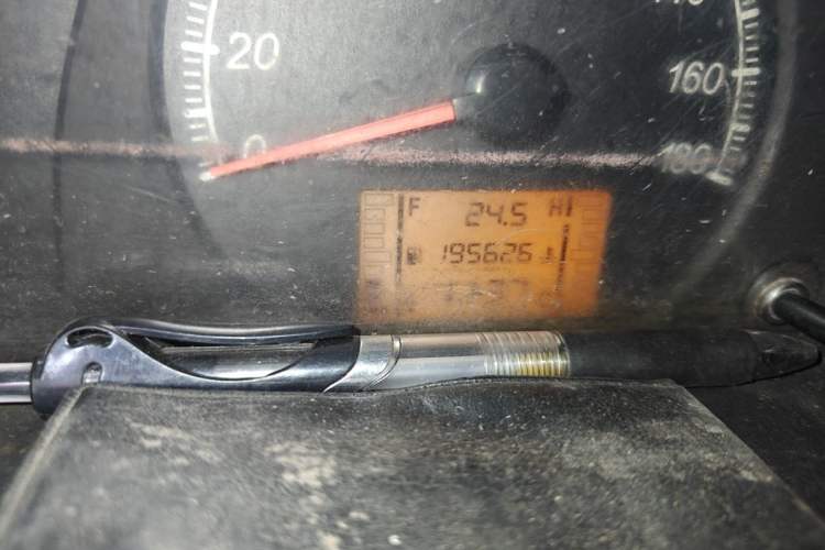 Used Wuling Zhiguang 2013 1.0L Practical Version Odometer Close Up