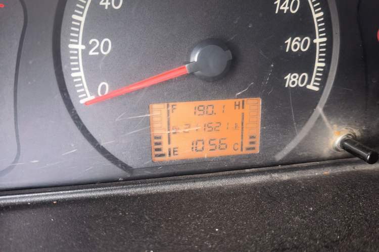 Used Wuling Zhiguang 2013 1.0L Base Version Odometer Close Up