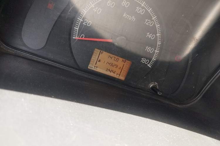 Used Wuling Zhiguang 2013 1.0L Base Version Odometer Close Up