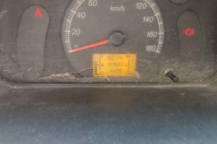Used Wuling Zhiguang 2013 1.0L Practical Version Odometer Close Up