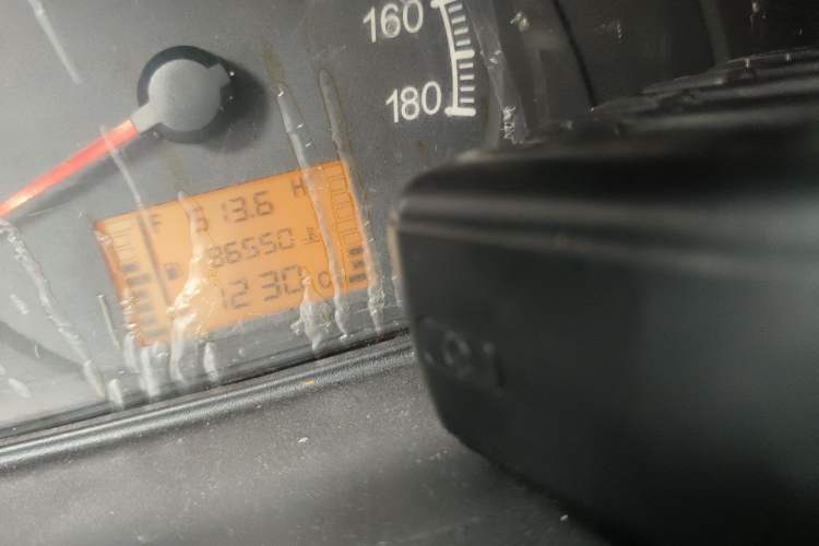Used Wuling Zhiguang 2013 1.0L Practical Version Odometer Close Up
