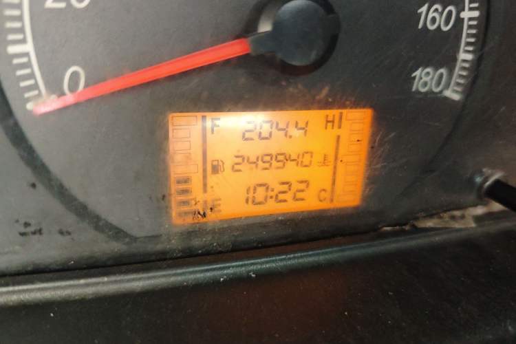 Used Wuling Zhiguang 2013 1.0L Base Version Odometer Close Up