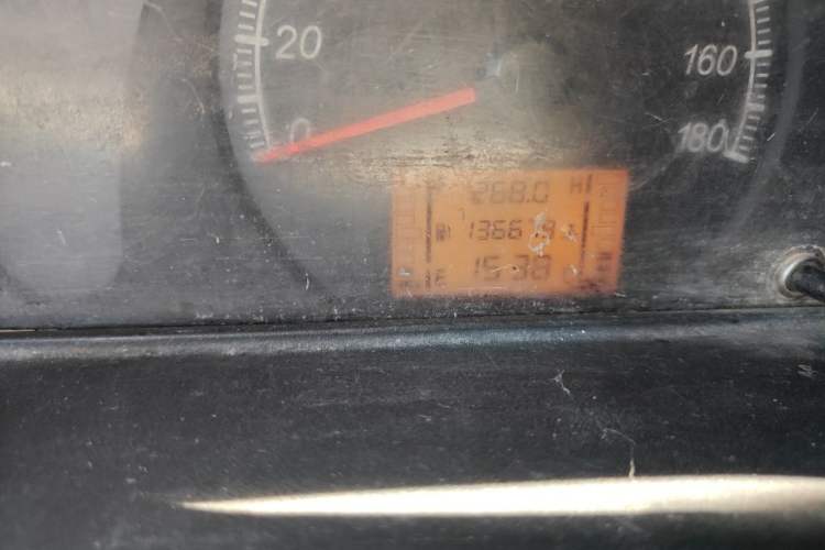 Used Wuling Zhiguang 2013 1.0L Practical Version Odometer Close Up