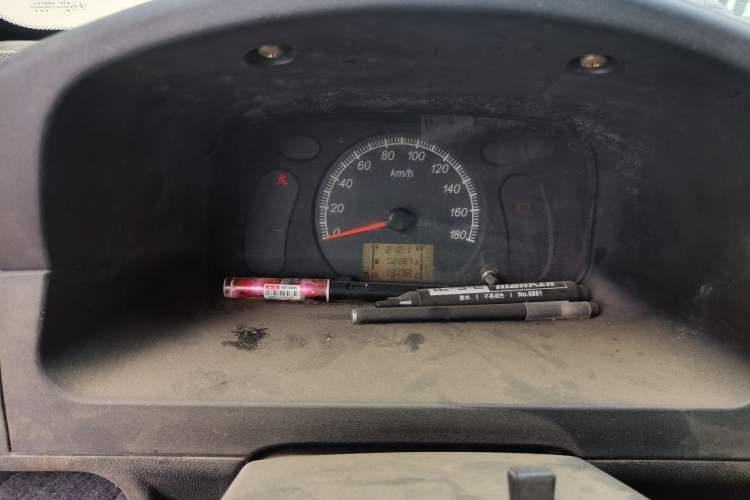 Used Wuling Zhiguang 2013 1.0L Practical Version Odometer Close Up