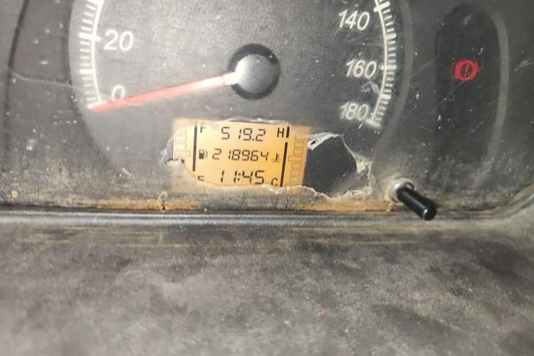 Used Wuling Zhiguang 2013 1.0L Practical Version Odometer Close Up