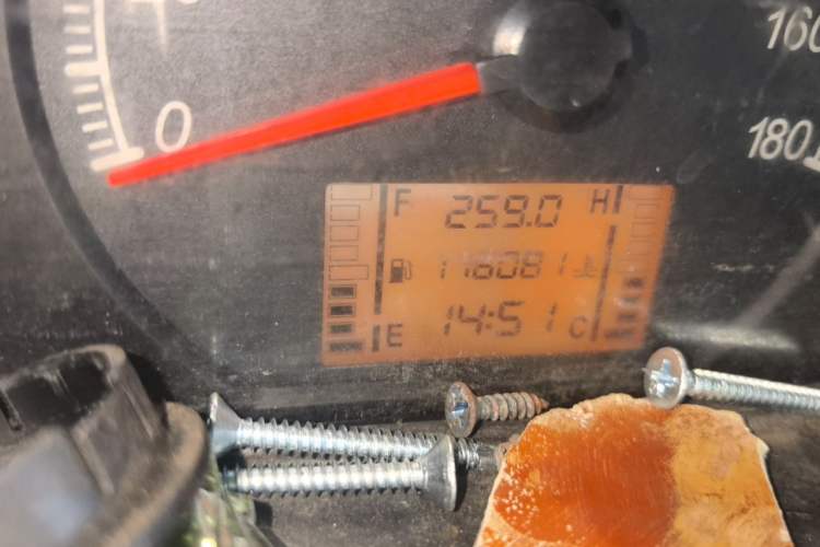 Used Wuling Zhiguang 2013 1.0L Practical Version Odometer Close Up