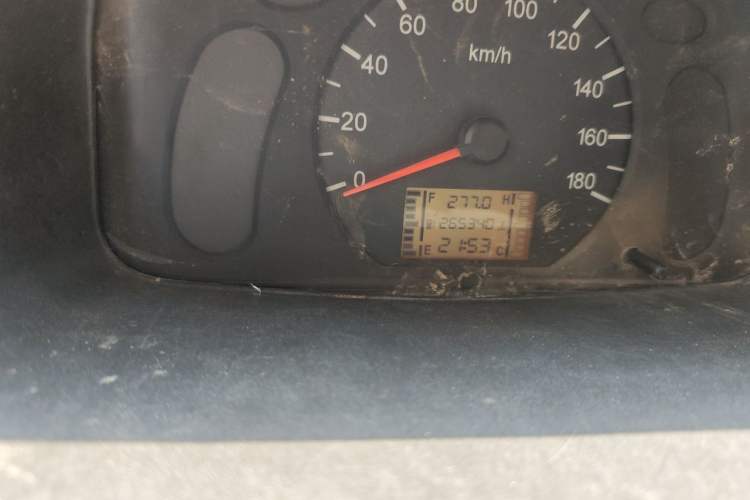 Used Wuling Zhiguang 2013 1.0L Practical Version Odometer Close Up