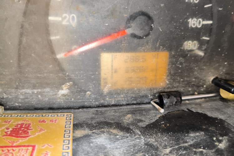 Used Wuling Zhiguang 2013 1.0L Practical Version Odometer Close Up