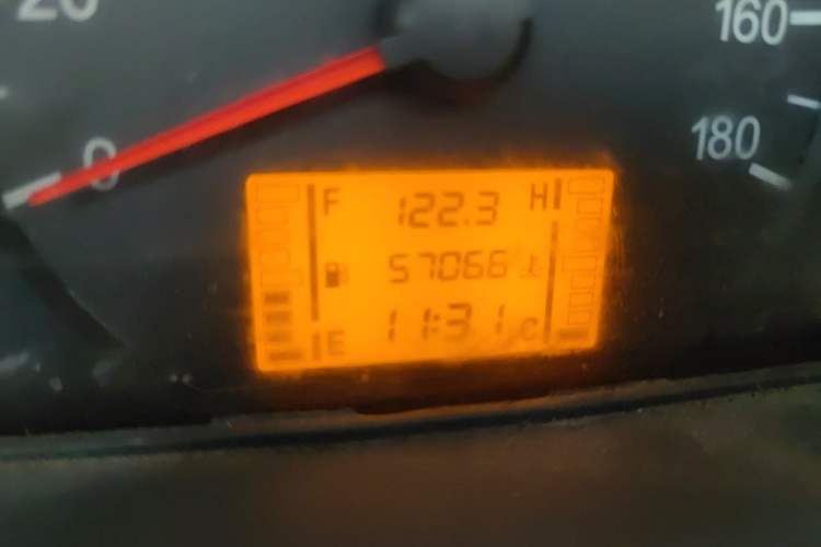 Used Wuling Zhiguang 2013 1.0L Practical Version Odometer Close Up
