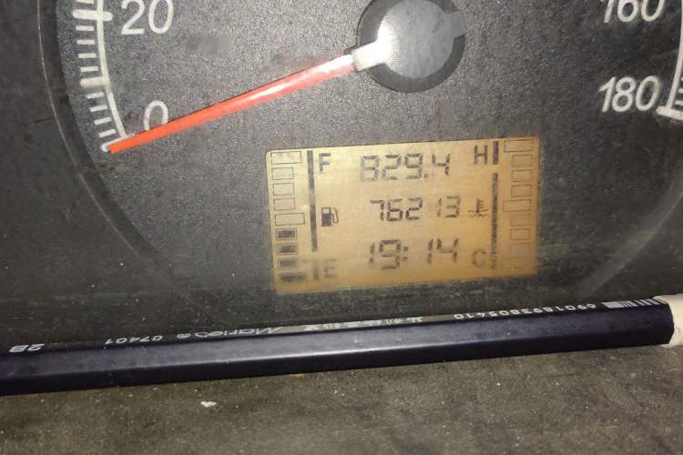 Used Wuling Zhiguang 2013 1.0L Base Version Odometer Close Up