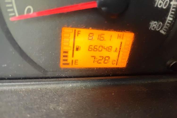 Used Wuling Zhiguang 2013 1.0L Practical Version Odometer Close Up